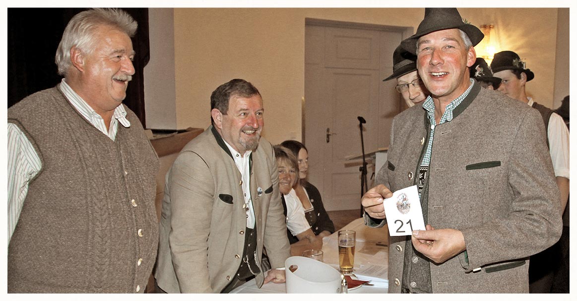 Verlosung der Wagennummern für die Zug-Reihenfolge.